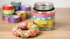 Scrunchie z taśmy washi w 5 minut: prosty trik na rolki, które zalegają w szufladzie