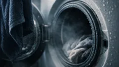 Dlaczego pranie zimą śmierdzi i jak szybko pozbyć się zapachu stęchlizny z pralki