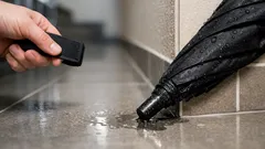 Prosty trik na mokry parasol: złożysz go bez mokrych dłoni w kilka sekund